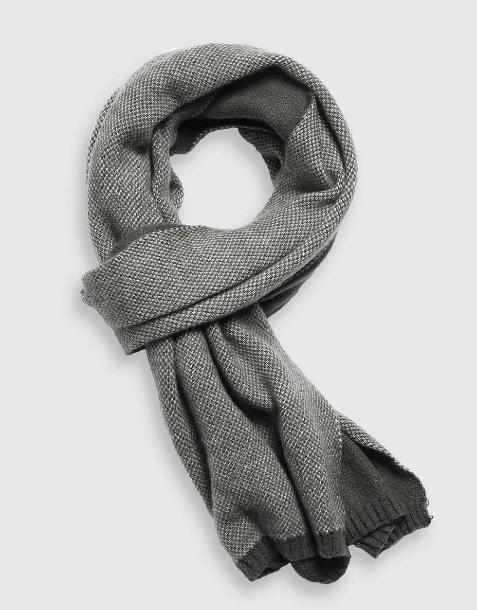 Aristocractic Fashionable Winter Scarf