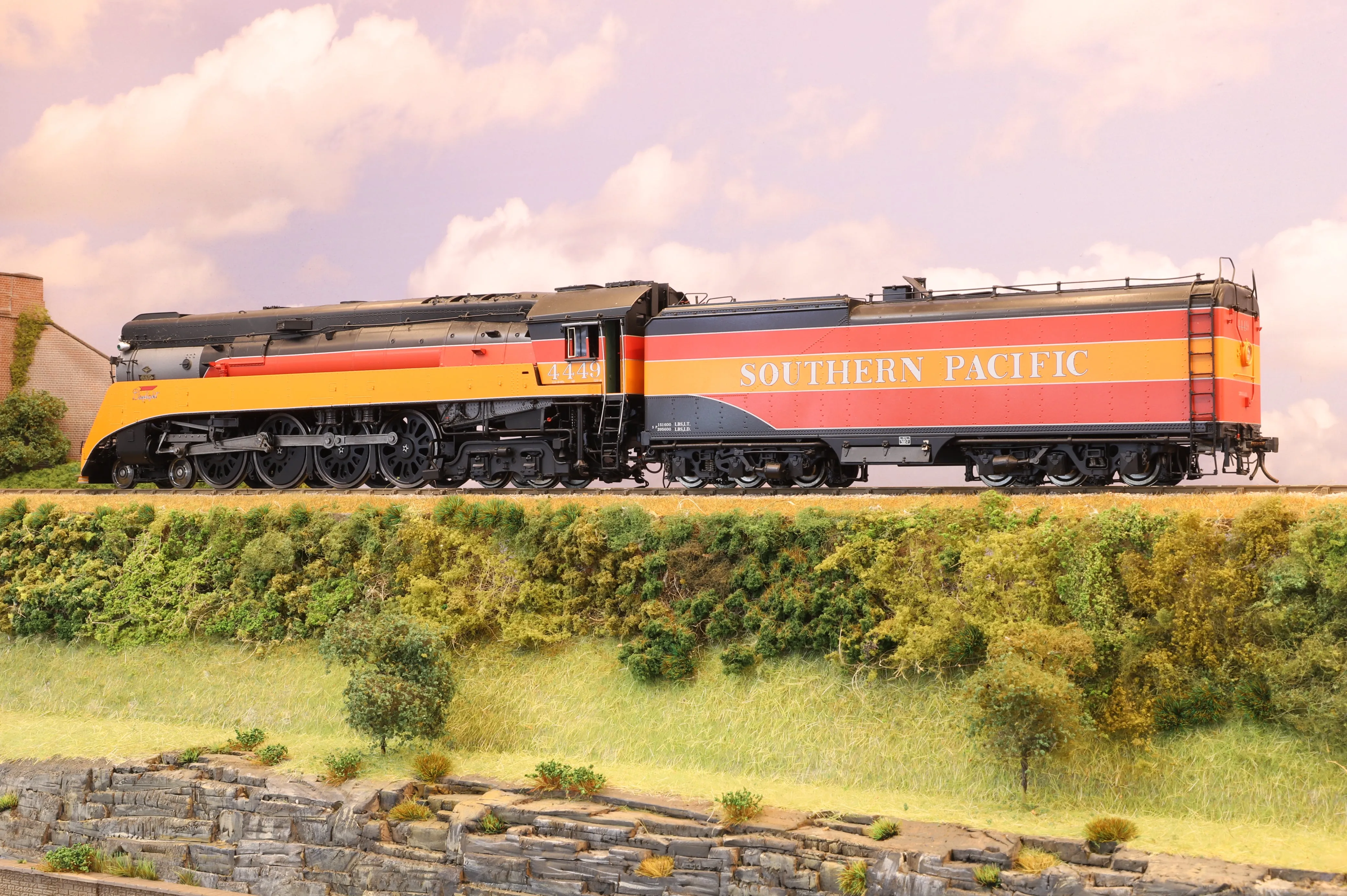 Iron Horse Models/Precision Scale Co. Southern Pacific GS-4 484 Steam Locomotive 'Daylight' Livery