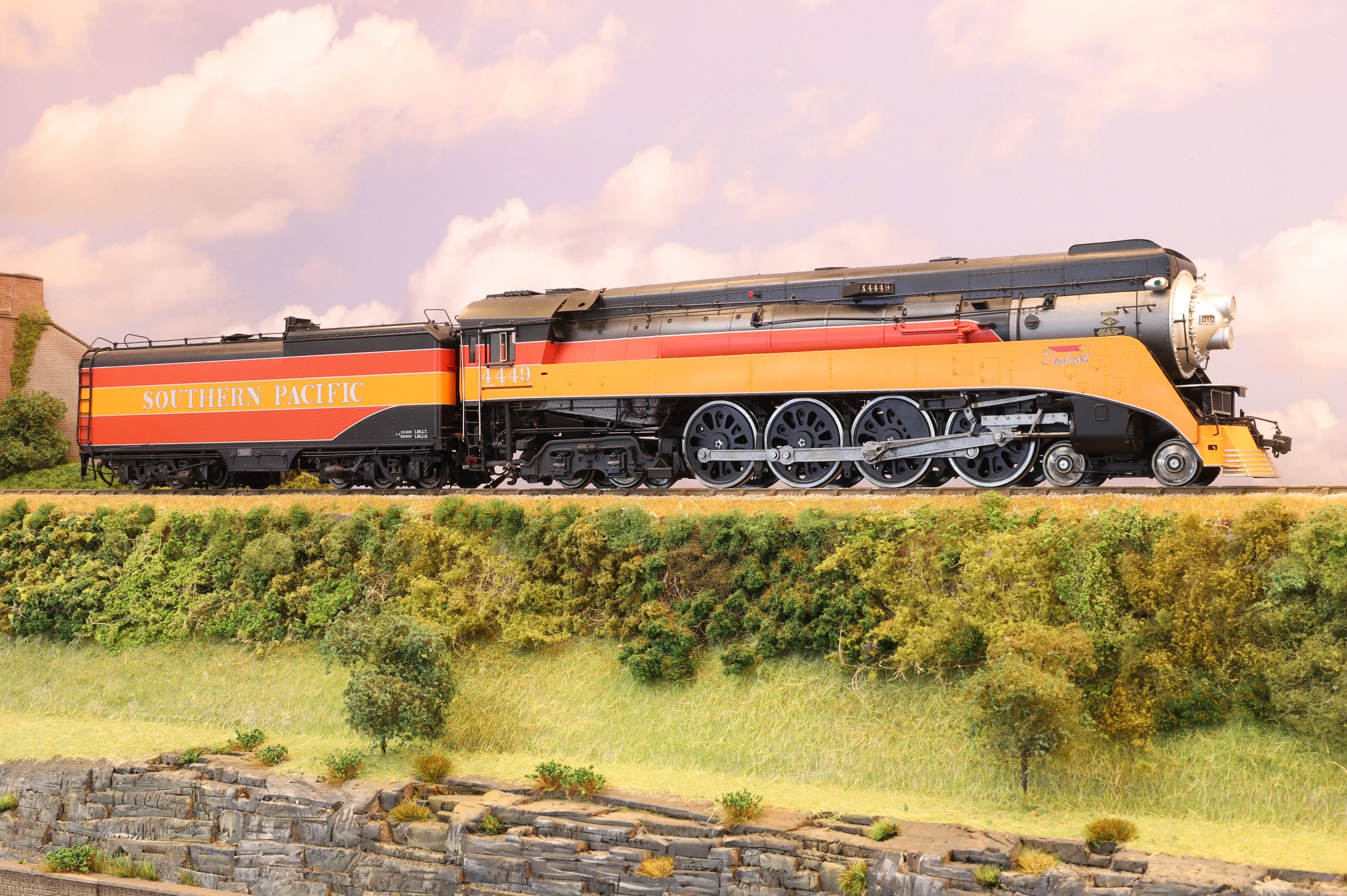 Iron Horse Models/Precision Scale Co. Southern Pacific GS-4 484 Steam Locomotive 'Daylight' Livery