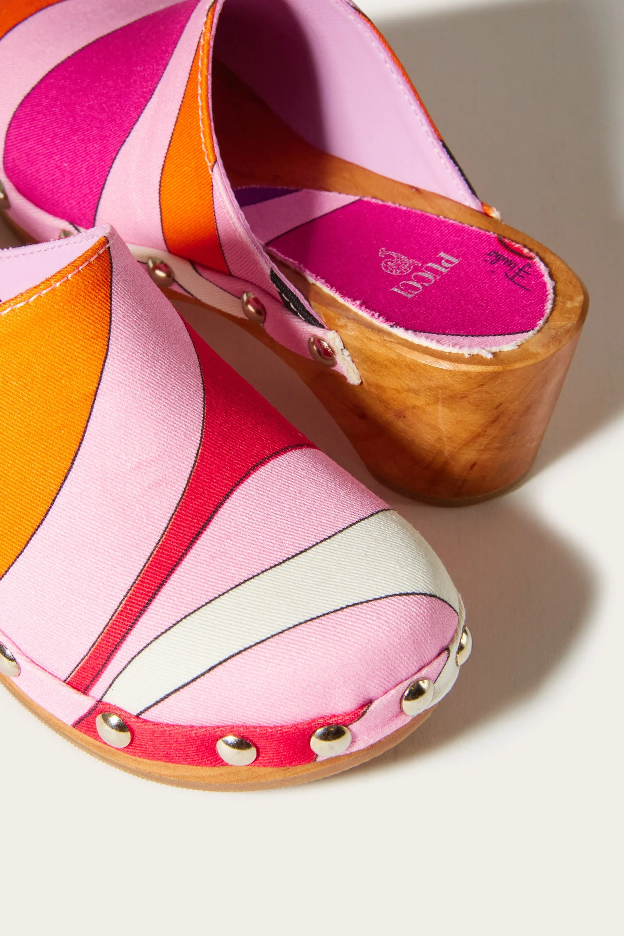 Marmo-Print Clogs